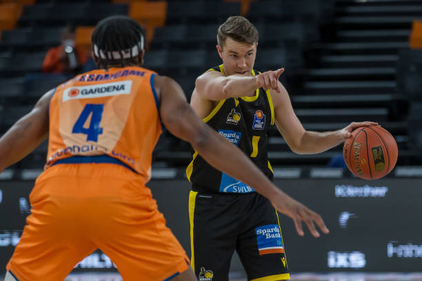 的篮下突破 的篮下突破